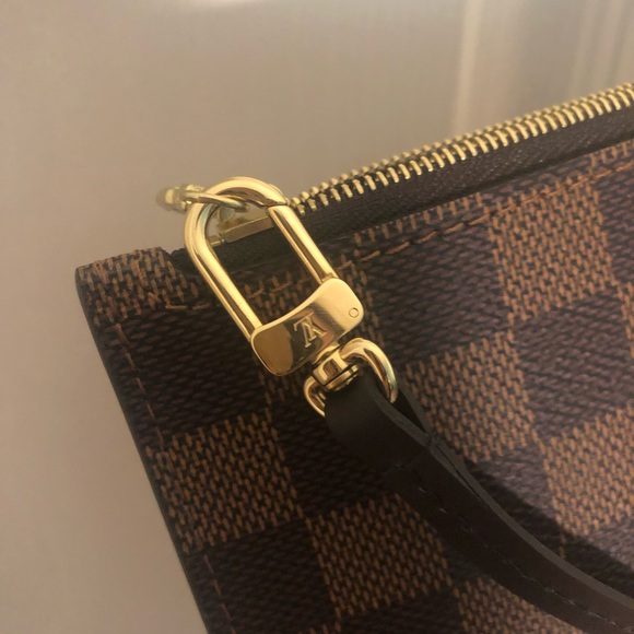 BRAND NEW Neverfull MM Damier Ebene Pouch/Wristlet - Picture 9 of 10